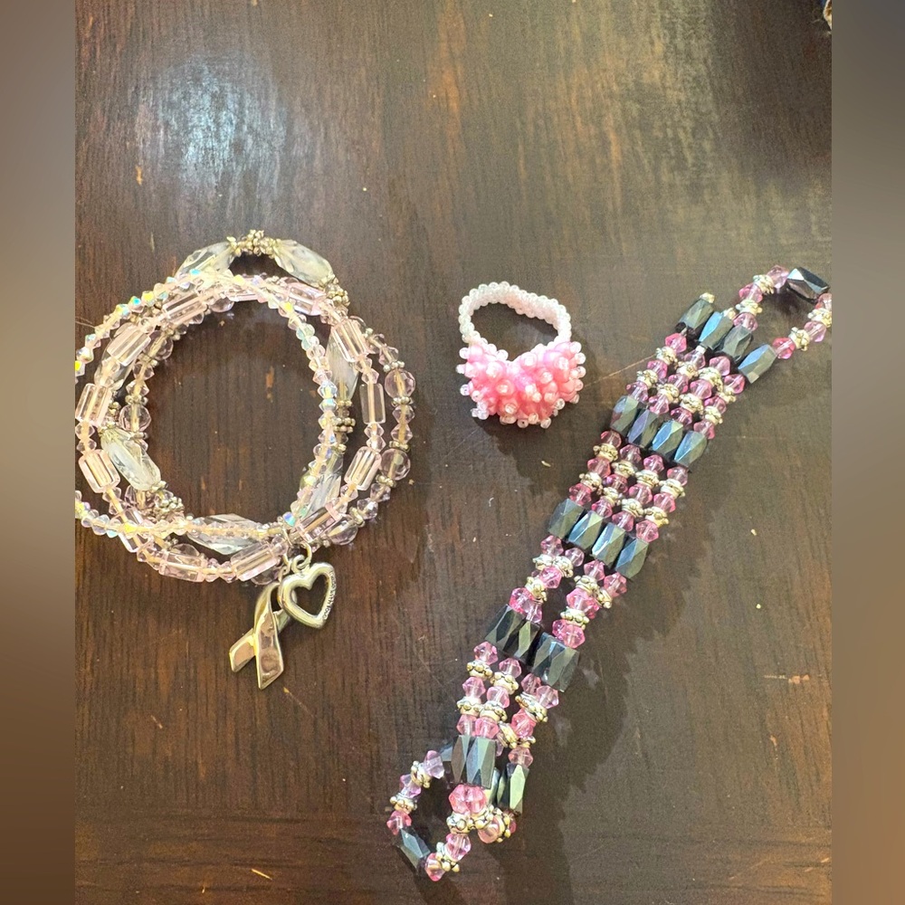Beautiful pink bead ring and 2 bracelets multiple stands glass beads